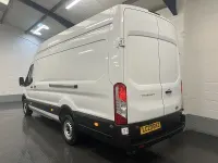 Usado Ford Transit S 130 HP (95 kW) 2023 Branco Van