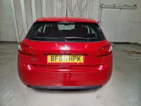 Gebraucht Peugeot 308 Allure 130 PS (95 kW) 2015 Rot Kleinwagen