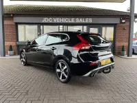Begagnad Volvo V40 R-Design 120 HK (88 kW) 2018 Svart Halvkombi
