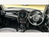 Usado Mini Cooper Classic 136 HP (100 kW) 2023 Branco Citadino