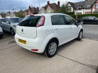 Używany Fiat Punto Easy 69 KM (50 kW) 2015 Biały Hatchback