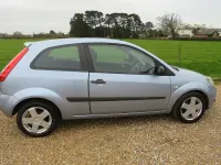Begagnad Ford Fiesta Zetec 75 HK (55 kW) 2006 Blå Halvkombi