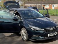 Used Vauxhall Astra Elite 136 HP (100 kW) 2017 Green Estate