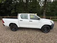 Used Toyota HiLux Active 150 HP (110 kW) 2016 White Pickup