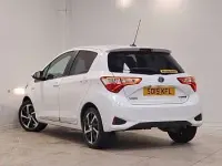 Used Toyota Yaris Hybrid 100 HP (73 kW) 2019 White Hatchback