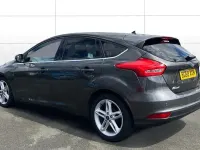 Usado Ford Focus Titanium 120 CV (88 kW) 2017 Gris Utilitario
