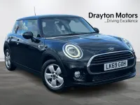 Usado Mini Cooper Classic 136 CV (100 kW) 2019 Negro Utilitario