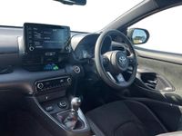 Begagnad Toyota Yaris 272 HK (200 kW) 2021 Vit Halvkombi