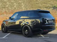 Begagnad Land Rover Range Rover First Edition 350 HK (257 kW) 2023 Svart SUV