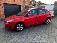 Used Ford Focus Zetec 99 HP (72 kW) 2011 Red Hatchback