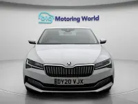 Gebraucht Skoda Superb Dynamic 218 PS (160 kW) 2020 Weiß Kleinwagen