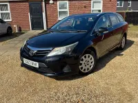 Used Toyota Avensis Active 126 HP (92 kW) 2013 Black Estate