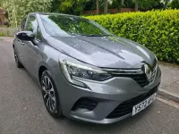 Używany Renault Clio V Evolution 90 KM (66 kW) 2022 Szary Hatchback