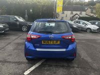 Używany Toyota Yaris 69 KM (50 kW) 2018 Niebieski Hatchback