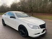 Begagnad Mercedes E350 2009 Vit Sportkupé