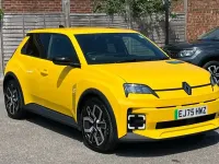 Used Renault R5 Komfort 110 kW (150 HP) 2025 Additional metallic  pop yellow  Hatchback