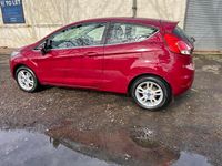Used Ford Fiesta Zetec 82 HP (60 kW) 2015 Red Hatchback