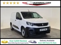 Begagnad Peugeot Partner Premium 100 HK (73 kW) 2023 Vit Minibuss