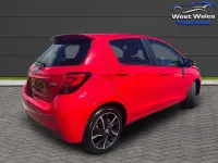 Used Toyota Yaris Sport 99 HP (72 kW) 2015 Red Hatchback