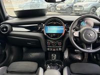 Usado Mini Cooper S Sport 178 HP (130 kW) 2022 Verde Citadino