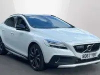 Gebraucht Volvo V40 Pro 148 PS (108 kW) 2018 Weiß Kleinwagen