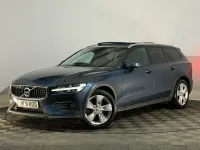 Used Volvo V60 CC 190 HP (139 kW) 2018 Blue Estate