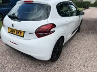 Used Peugeot 208 2016 White Hatchback