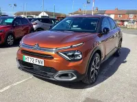 Begagnad Citroën e-C4 Shine 100 kW (136 HK) 2023 Brun Halvkombi