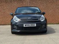 Begagnad Kia Rio 2015 Svart Halvkombi