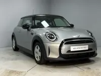 Usado Mini Cooper Classic 134 CV (98 kW) 2023 Plateado Utilitario