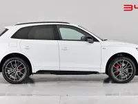 Used Audi Q5 Comfort 265 HP (194 kW) 2022 Glacier white SUV