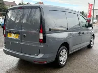 Usado VW Caddy S 2022 Gris Monovolumen