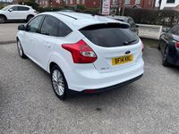 Used Ford Focus Zetec 125 HP (91 kW) 2014 White Hatchback