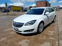 Used Vauxhall Insignia SRi 140 HP (102 kW) 2015 White Estate