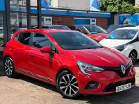 Used Renault Clio Iconic 100 HP (73 kW) 2020 Red Hatchback
