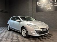 Used Renault Mégane III Dynamique 110 HP (80 kW) 2011 Silver Hatchback