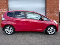 Begagnad Honda Jazz EX 100 HK (73 kW) 2009 Röd Halvkombi