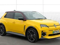 Used Renault R5 Iconic 110 kW (150 HP) 2025 Yellow/black Hatchback