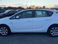 Used Vauxhall Astra Design Edition 2015 White Hatchback