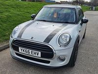 Używany Mini Cooper D Hatch 2016 Srebrny Hatchback