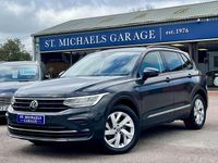 Begagnad VW Tiguan Life 2022 Grå SUV
