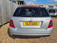 Usado Mercedes C200 136 HP (100 kW) 2011 Prateado Carrinha