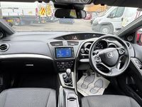 Używany Honda Civic Sport 99 KM (72 kW) 2016 Czerwony Hatchback