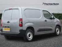 Begagnad Vauxhall Combo S 100 HK (73 kW) 2023 Grå Minibuss