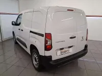 Begagnad Peugeot Partner Premium 131 HK (96 kW) 2024 Vit Minibuss
