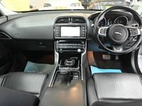 Begagnad Jaguar XE Portfolio 180 HK (132 kW) 2017 Vit Sedan