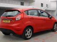 Usado Ford Fiesta Zetec 82 HP (60 kW) 2013 Vermelho Citadino