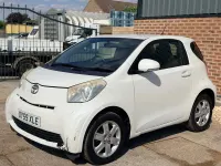 Used Toyota iQ 2009 White Hatchback