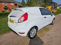 Used Ford Fiesta 75 HP (55 kW) 2013 White Hatchback