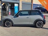 Usado Mini Cooper Exclusive 136 HP (100 kW) 2019 Cinzento Citadino